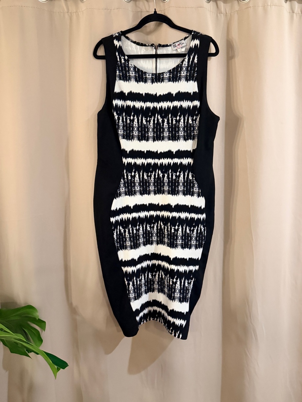 Urban Rose  Black & White Patterned Bodycon Dress
